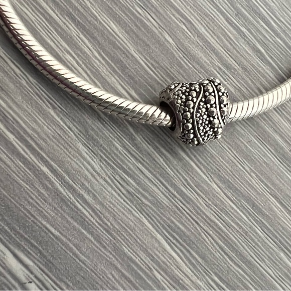 Silver plated heart bracelet charm - Picture 2 of 6